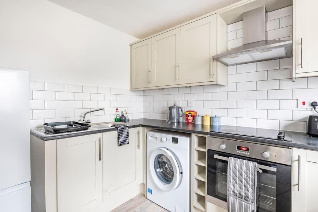Two Bedroom Flat Near Colchester Hospital With Free Parking And Internet Mile End エクステリア 写真
