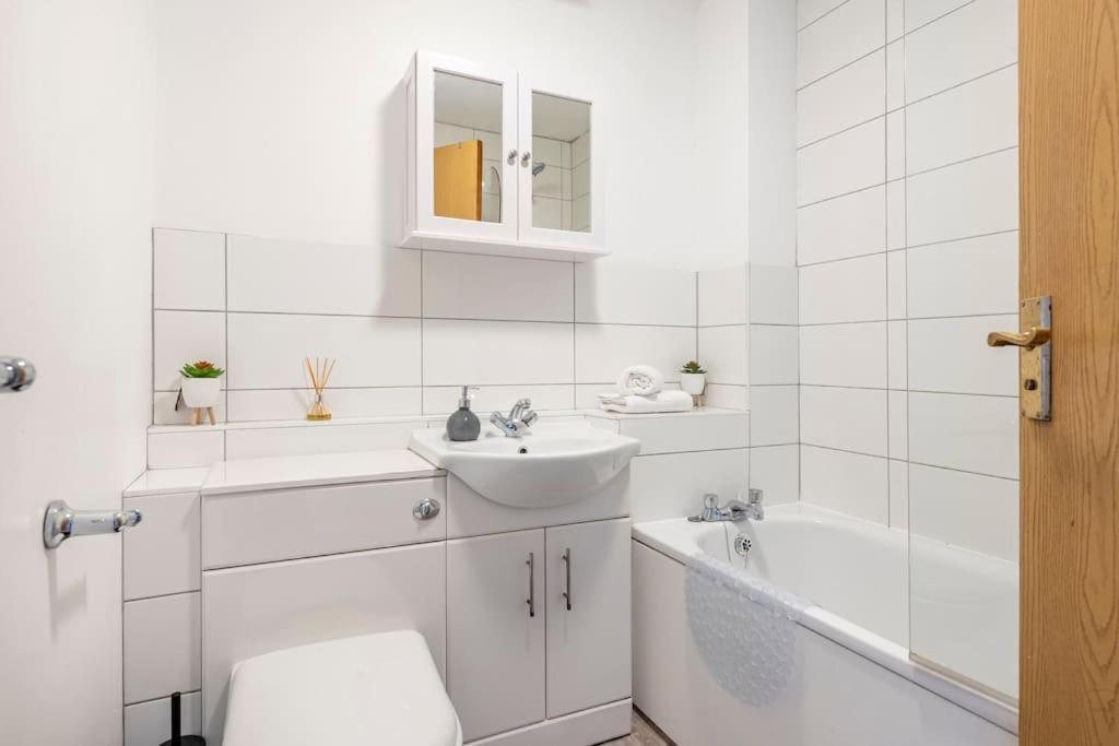 Two Bedroom Flat Near Colchester Hospital With Free Parking And Internet Mile End エクステリア 写真